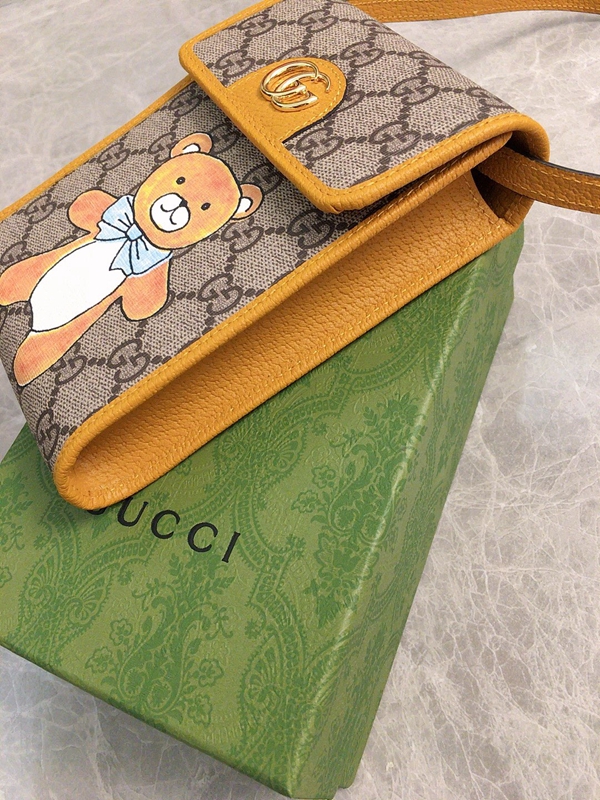 グッチバッグ角部分ディテール